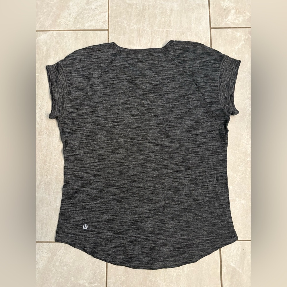 Lululemon Women's T-shirt - Picture 1 of 4